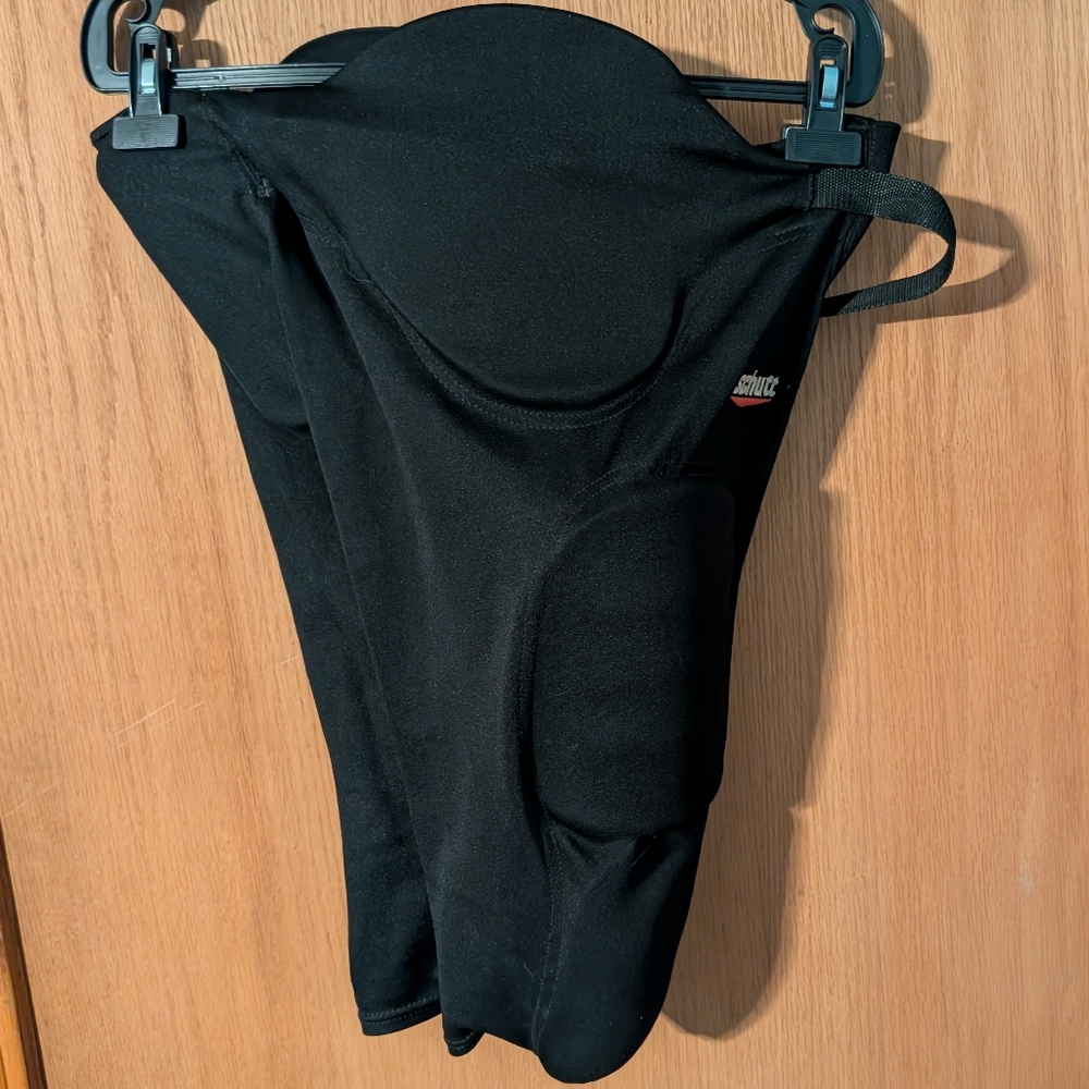 Schutt 7 Pad Integrated Football Pants. Men's Medium.